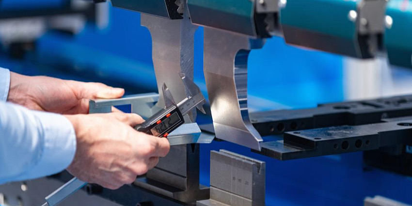 CNC و هیدرولیک چیست و کدام فناوری عملکرد بهتری دارد؟